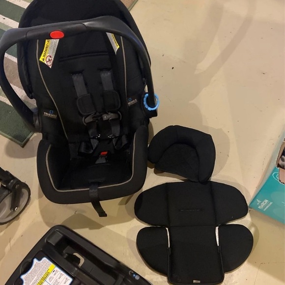 graco snugride infant carseat and stroller - Picture 4 of 6